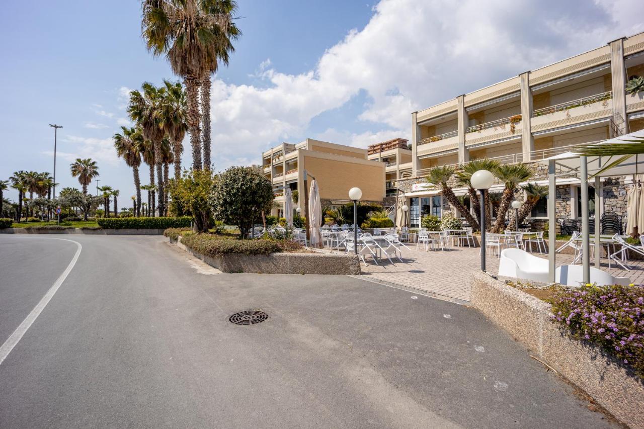 Aregai Marina Exclusive Seaside Apartments Санто Стефано ал Маре Екстериор снимка